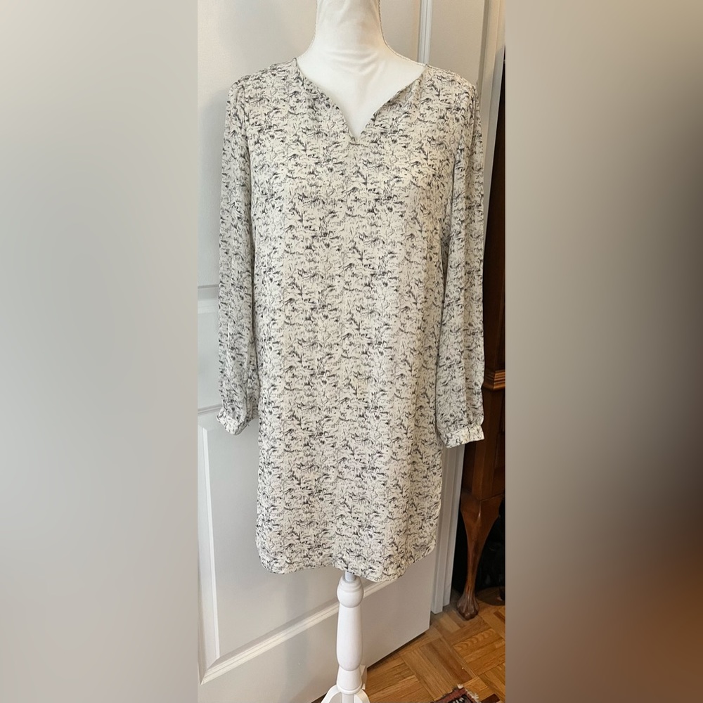 Lila Rose Long Sleeve, V-Neck Midi Dress, size 2